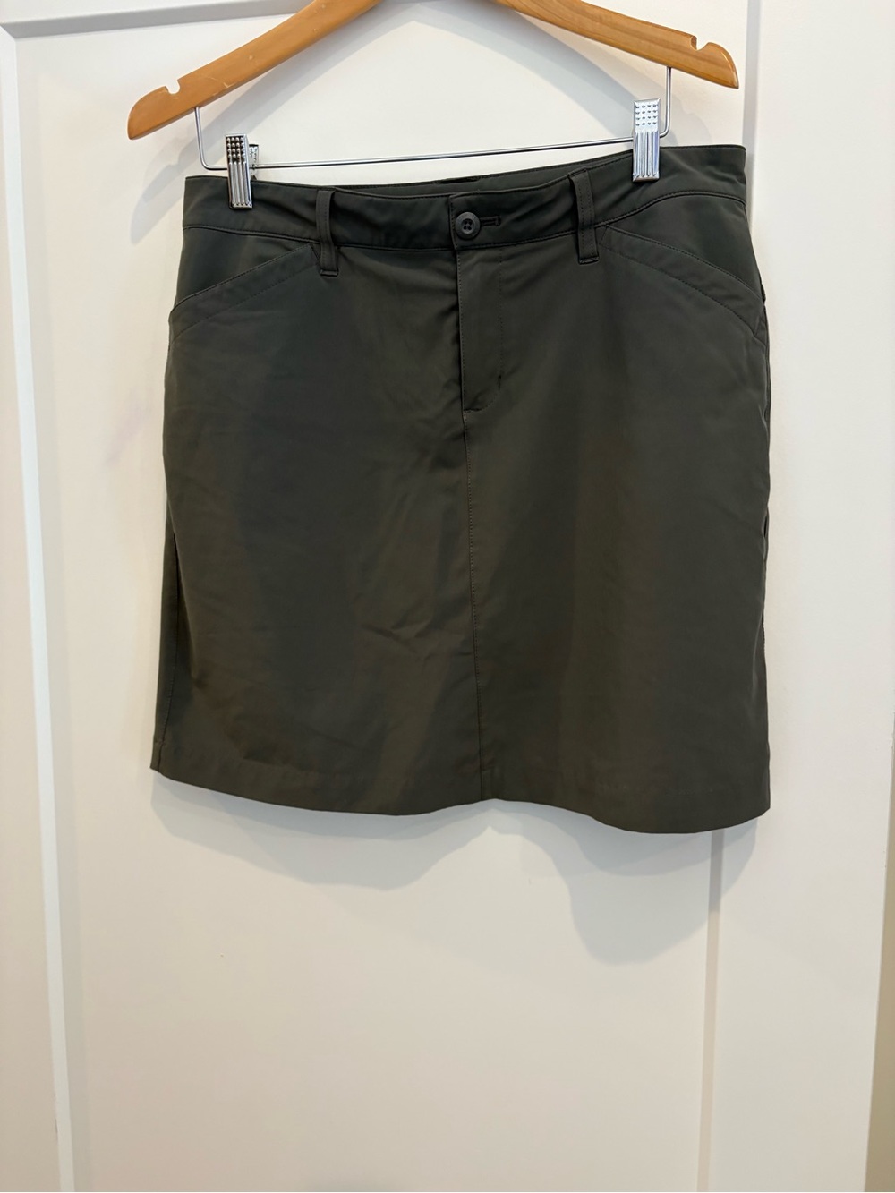 Eddie Bauer Women's Skort in Charcoal